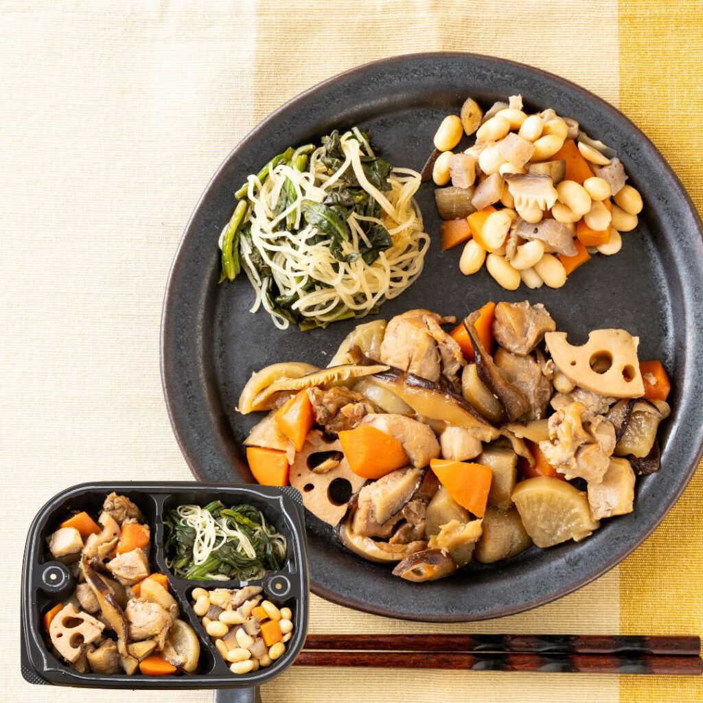 主菜 : 日南どりの筑前煮
副菜 : ほうれん草と春雨の酢の物/大豆の五目煮