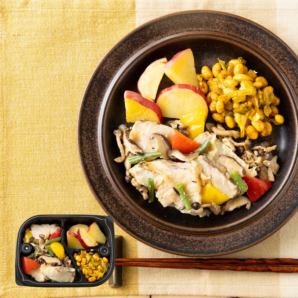 主菜 : 三陸産さくら真鱈と彩野菜の醤油バター炒め / 副菜 : さつま芋のふかしレモン風味、大豆のスパイシー炒め