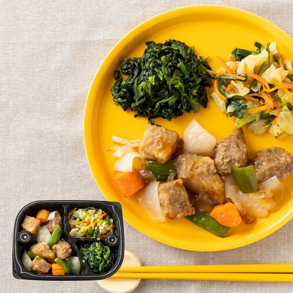 主菜 : 石見ポークの酢豚 / 副菜 : キャベツとニラの炒め物、ほうれん草のナムル