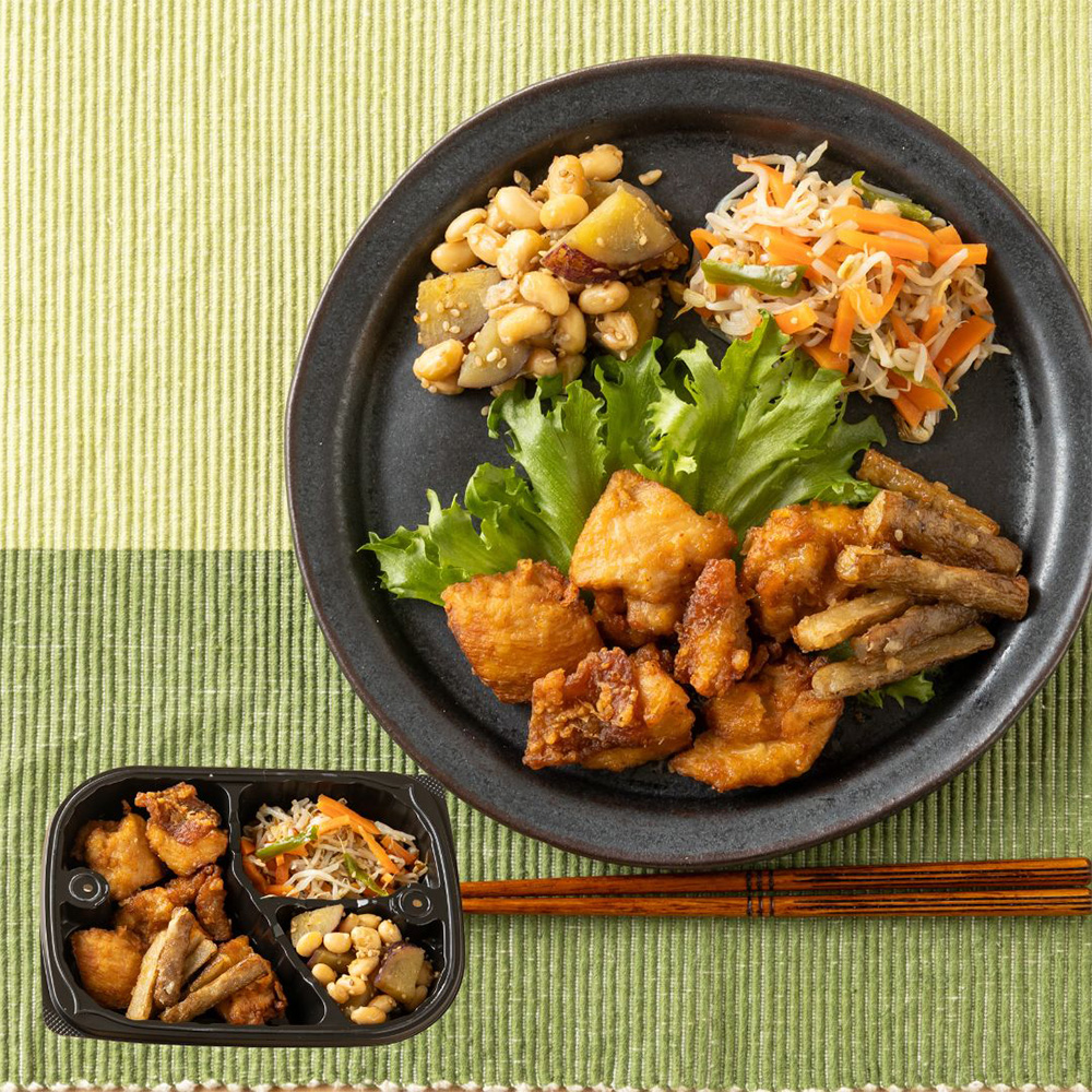 主菜 : 日南どりとごぼうの唐揚げ / 副菜 : もやしの炒め、さつま芋と大豆の胡麻絡め煮